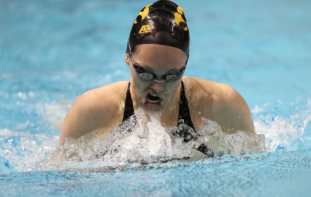 Iowa's Lexi Horner competes in the 400-yard IM during the third day of the Hawkeye Invitational at the Campus Recreation and Wellness Center on November 16, 2018. (Tork Mason/hawkeyesports.com)