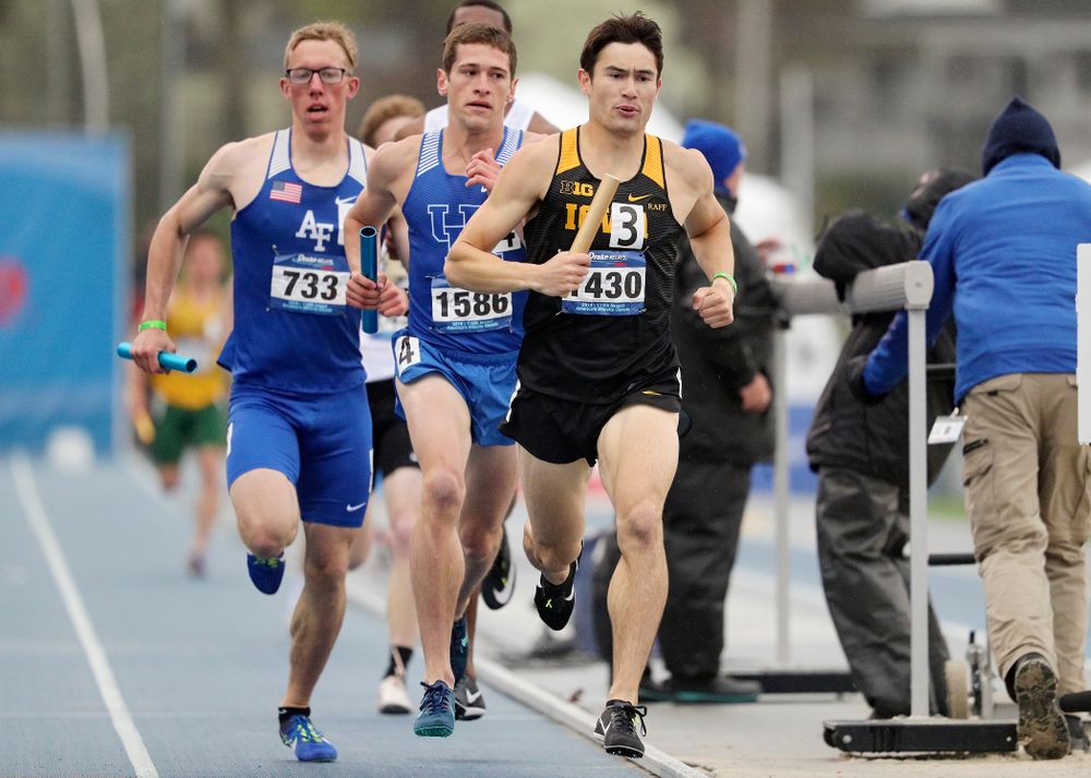 Iowa's Carter Lilly runs the men's sprint medley relay event during the third day of the Drake Relays at Drake Stadium in Des Moines on Saturday, Apr. 27, 2019. (Stephen Mally/hawkeyesports.com)