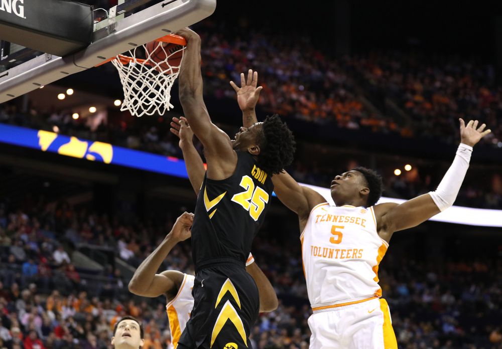 Iowa Hawkeyes forward Tyler Cook (25) against the Tennessee Volunteers in the second round of the 2019 NCAA Men's Basketball Tournament Sunday, March 24, 2019 at Nationwide Arena in Columbus, Ohio. (Brian Ray/hawkeyesports.com)