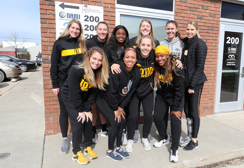 The Iowa WomenÕs Basketball team volunteers at DVIP during the annual Iowa Athletics Day of Caring  Sunday, April 28, 2019 in Iowa City. (Brian Ray/hawkeyesports.com)