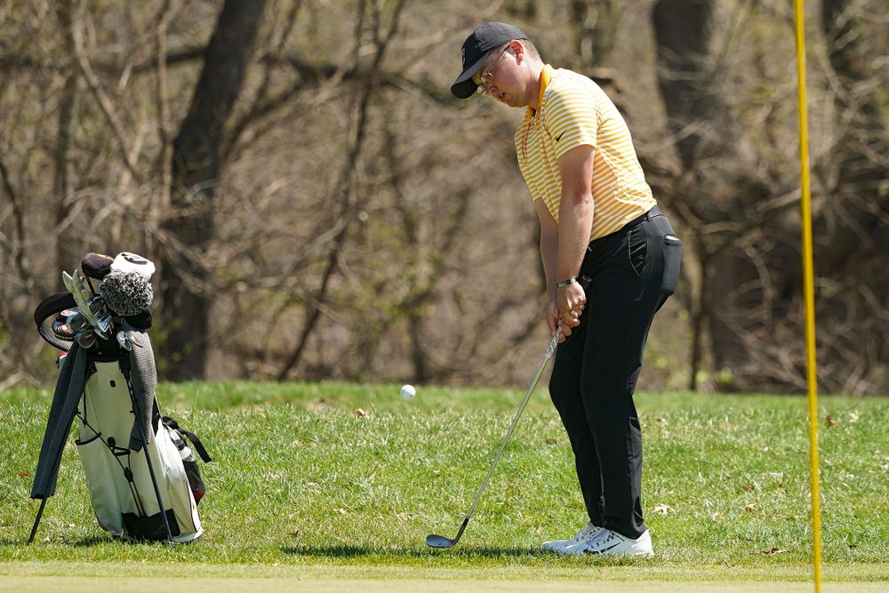 Iowa's Matthew Walker chips onto the green during the third round of the Hawkeye Invitational at Finkbine Golf Course in Iowa City on Sunday, Apr. 21, 2019. (Stephen Mally/hawkeyesports.com)