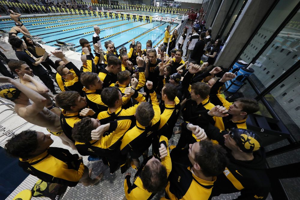 The Iowa Hawkeyes get pumped up before a double dual against Wisconsin and Northwestern Saturday, January 19, 2019 at the Campus Recreation and Wellness Center. (Brian Ray/hawkeyesports.com)