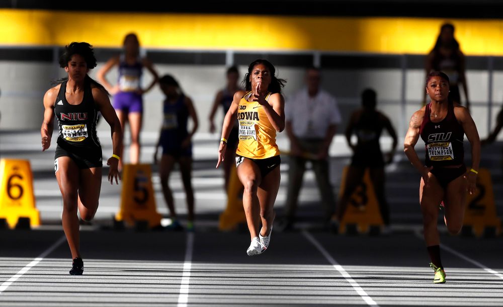 Kyara Simmons-Avant competes in 60 meter dash 