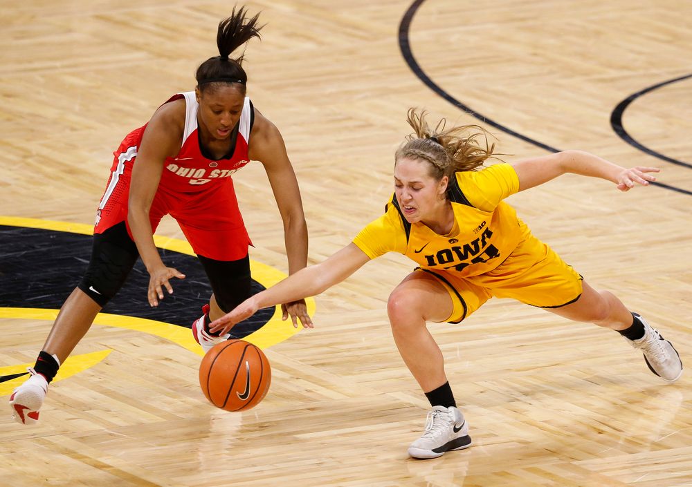 Iowa Hawkeyes guard Kathleen Doyle (22) dives for a loose ball during a game against the Ohio State Buckeyes at Carver-Hawkeye Arena on January 25, 2018. (Tork Mason/hawkeyesports.com)