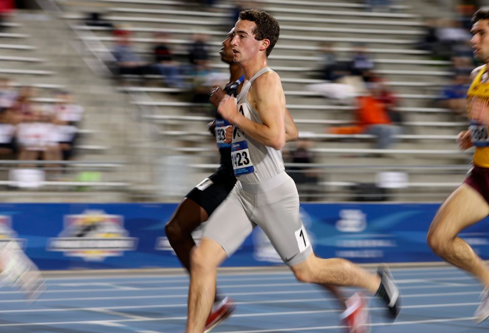 Iowa's Noah Healy runs the men's 5000 meter event during the first day of the Drake Relays at Drake Stadium in Des Moines on Thursday, Apr. 25, 2019. (Stephen Mally/hawkeyesports.com)