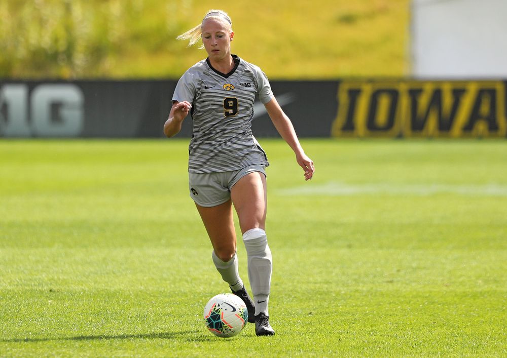 Iowa defender Samantha Cary (9) moves with the ball during the first half of their match at the Iowa Soccer Complex in Iowa City on Sunday, Sep 1, 2019. (Stephen Mally/hawkeyesports.com)