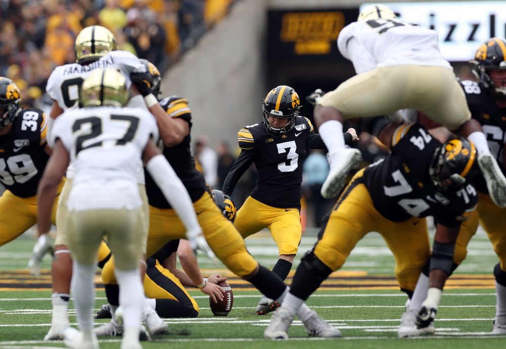 Iowa Hawkeyes place kicker Keith Duncan (3) against the Purdue Boilermakers Saturday, October 19, 2019 at Kinnick Stadium. (Brian Ray/hawkeyesports.com)
