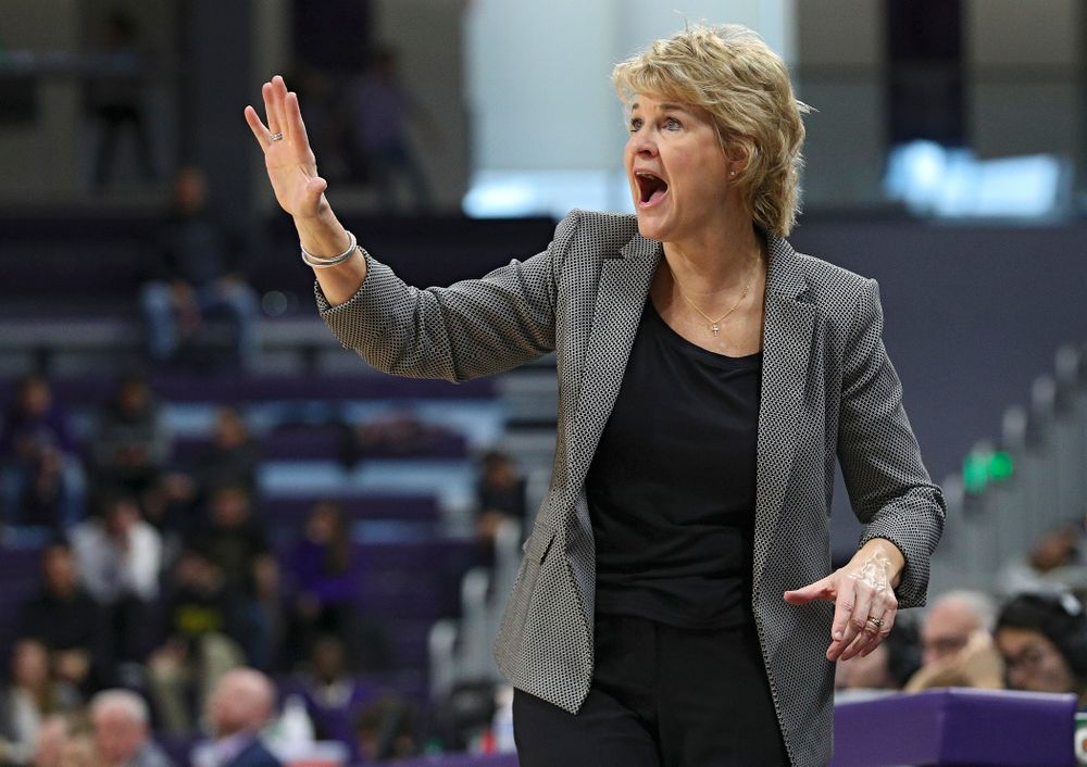 Iowa Hawkeyes head coach Lisa Bluder holds up her hand as she calls a play during the third quarter of their game at Welsh-Ryan Arena in Evanston, Ill. on Sunday, January 5, 2020. (Stephen Mally/hawkeyesports.com)