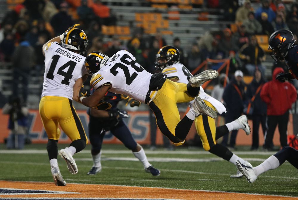 Iowa Hawkeyes running back Toren Young (28) scores a touchdown against the Illinois Fighting Illini Saturday, November 17, 2018 at Memorial Stadium in Champaign, Ill. (Brian Ray/hawkeyesports.com)