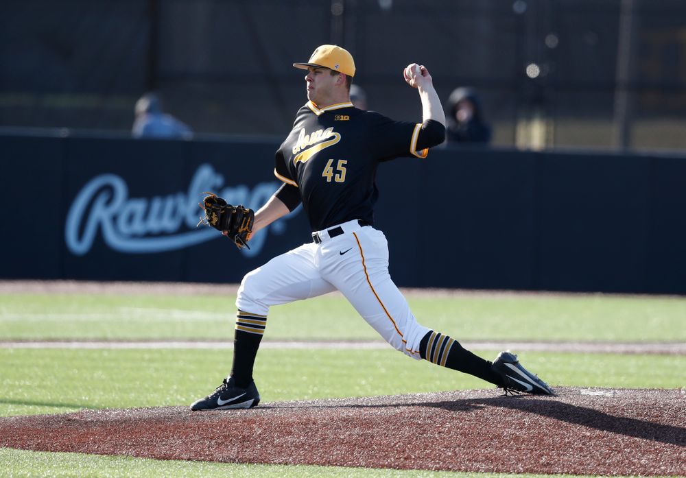 Iowa Hawkeyes pitcher Kyle Shimp (45) against Grand View Wednesday, April 4, 2018 at Duane Banks Field. (Brian Ray/hawkeyesports.com)