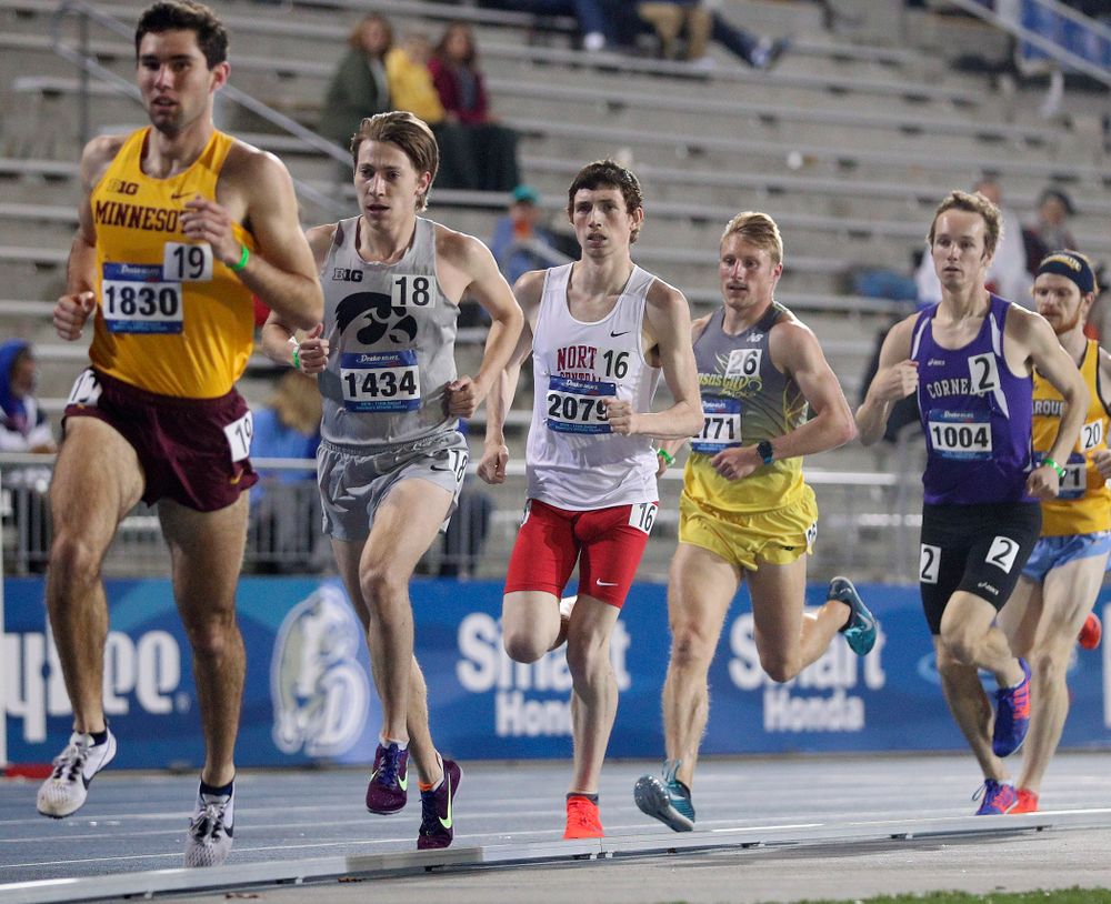 Iowa's Daniel Murphy runs the men's 5000 meter event during the first day of the Drake Relays at Drake Stadium in Des Moines on Thursday, Apr. 25, 2019. (Stephen Mally/hawkeyesports.com)