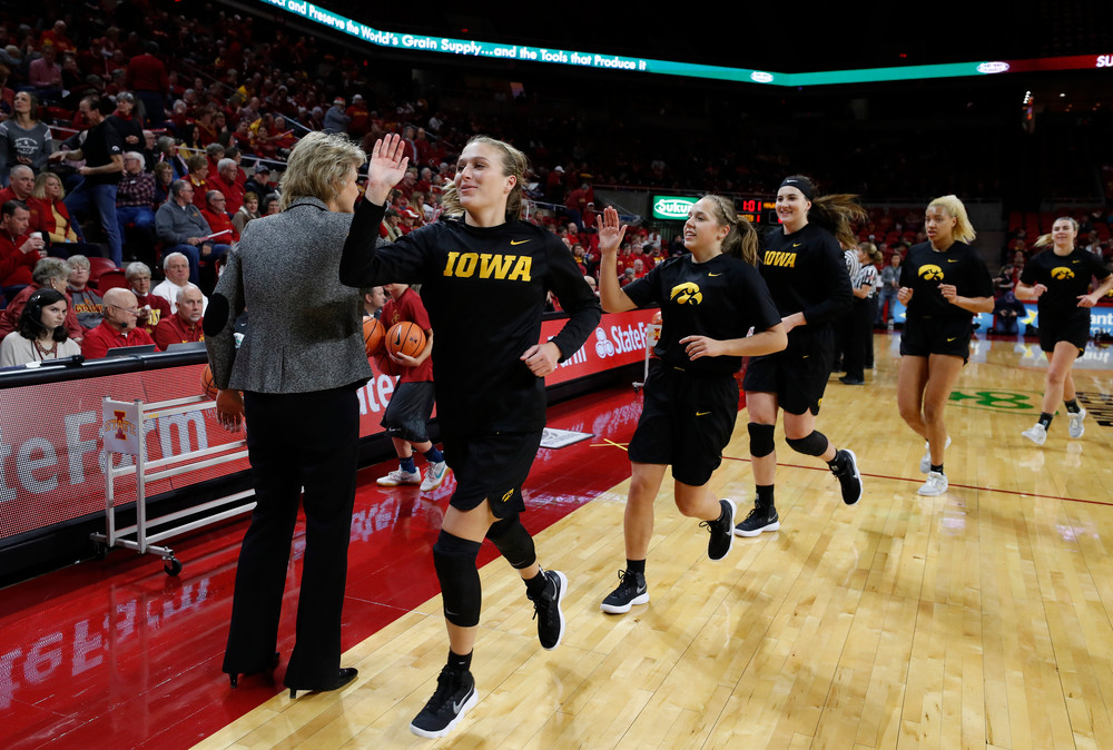 Iowa Hawkeyes guard Makenzie Meyer (3) 