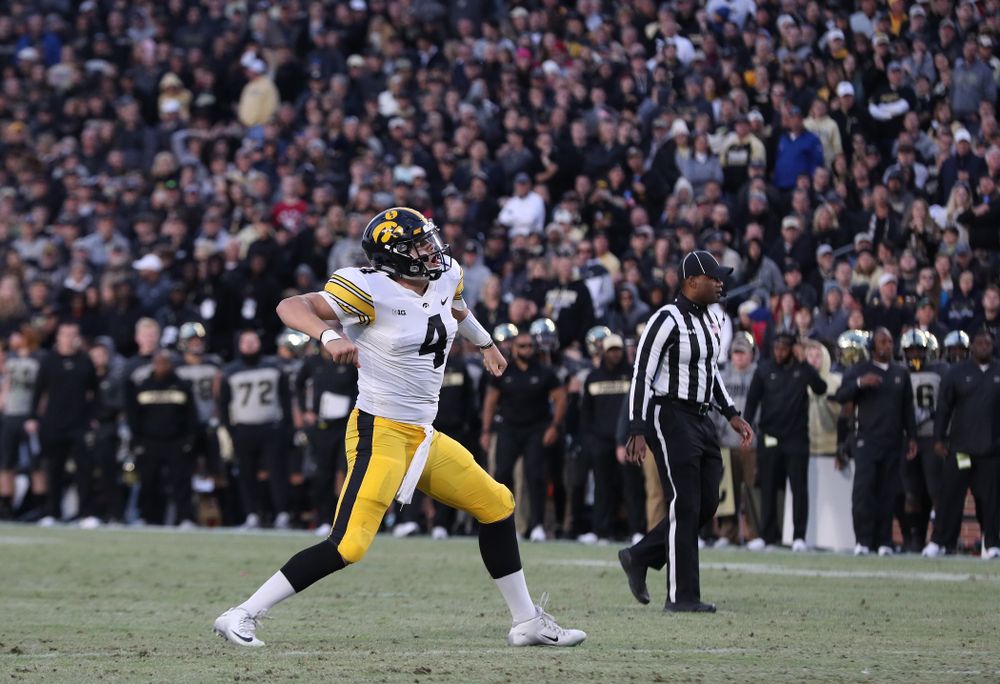 Iowa Hawkeyes quarterback Nate Stanley (4) against the Purdue Boilermakers Saturday, November 3, 2018 Ross Ade Stadium in West Lafayette, Ind. (Brian Ray/hawkeyesports.com)