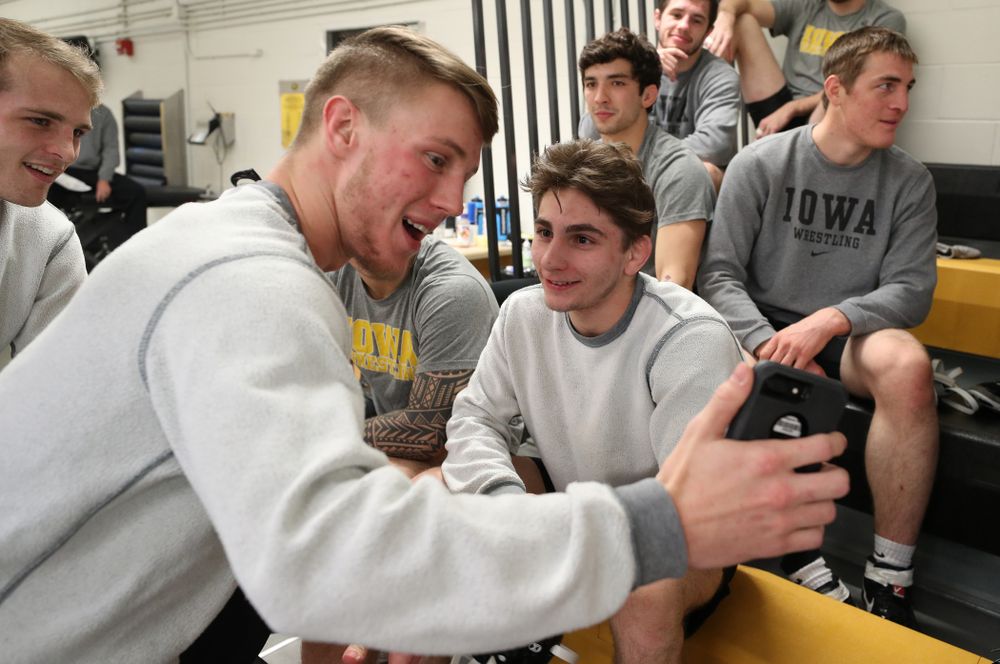 Iowa Hawkeyes Max Murin interviews Austin DeSanto on Instagram during the team's annual media day Monday, November 5, 2018 at Carver-Hawkeye Arena. (Brian Ray/hawkeyesports.com)