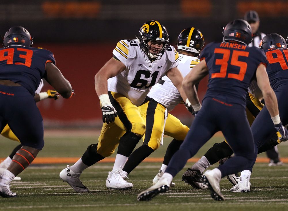 Iowa Hawkeyes offensive lineman Cole Banwart (61) against the Illinois Fighting Illini Saturday, November 17, 2018 at Memorial Stadium in Champaign, Ill. (Brian Ray/hawkeyesports.com)