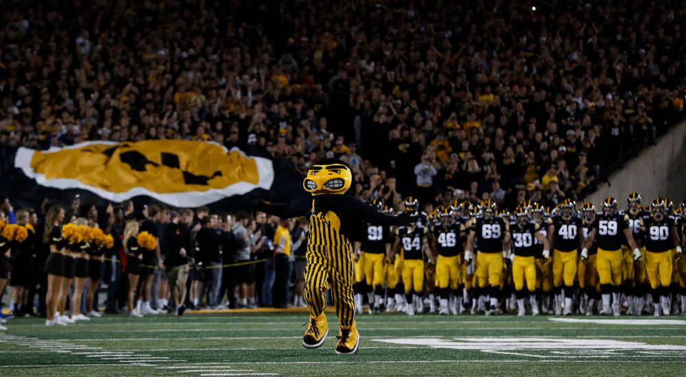 The Iowa Hawkeyes swarm onto the field before their game against the Wisconsin Badgers Saturday, September 22, 2018 at Kinnick Stadium. (Brian Ray/hawkeyesports.com)