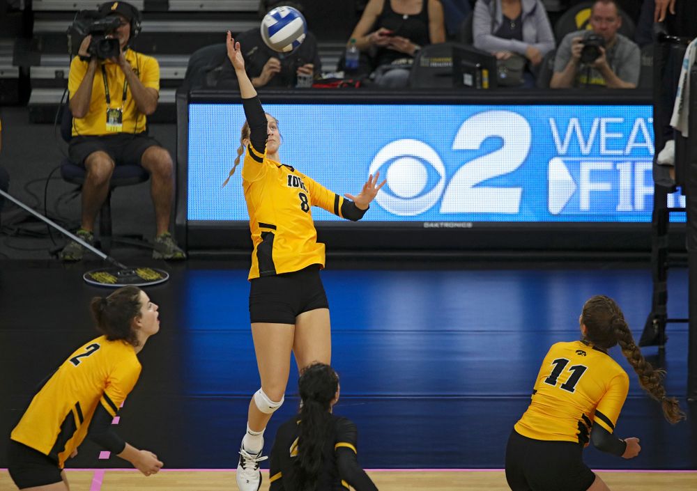 Iowa’s Kyndra Hansen (8) lines up a shot during their match at Carver-Hawkeye Arena in Iowa City on Sunday, Oct 20, 2019. (Stephen Mally/hawkeyesports.com)