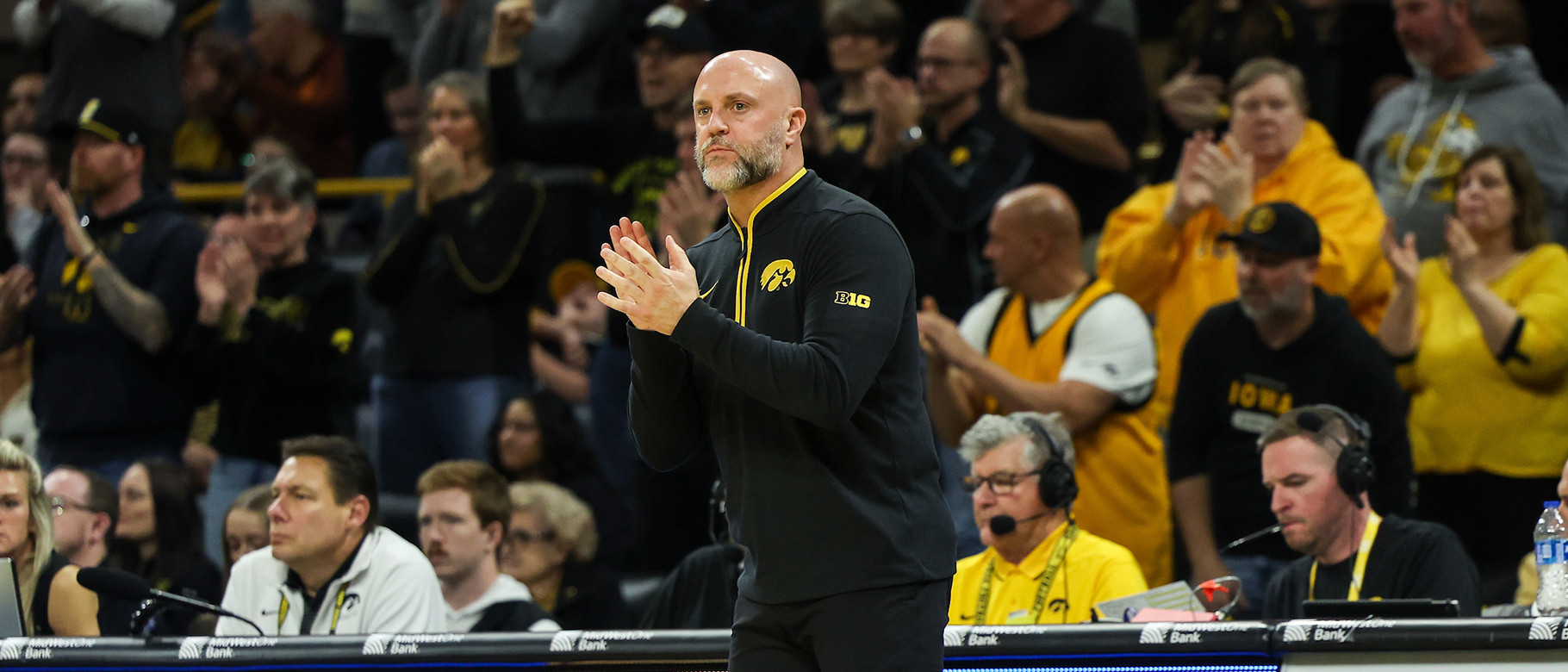 20251206_IOWA_MBB_VS_MARYLAND_OGA_029.jpg Josh Sash claps during a home game against Maryland.