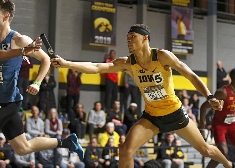 Iowa’s Jamal Britt hands off the baton as they run the men’s 1600 meter relay premier event during the Larry Wieczorek Invitational at the Recreation Building in Iowa City on Saturday, January 18, 2020. (Stephen Mally/hawkeyesports.com)