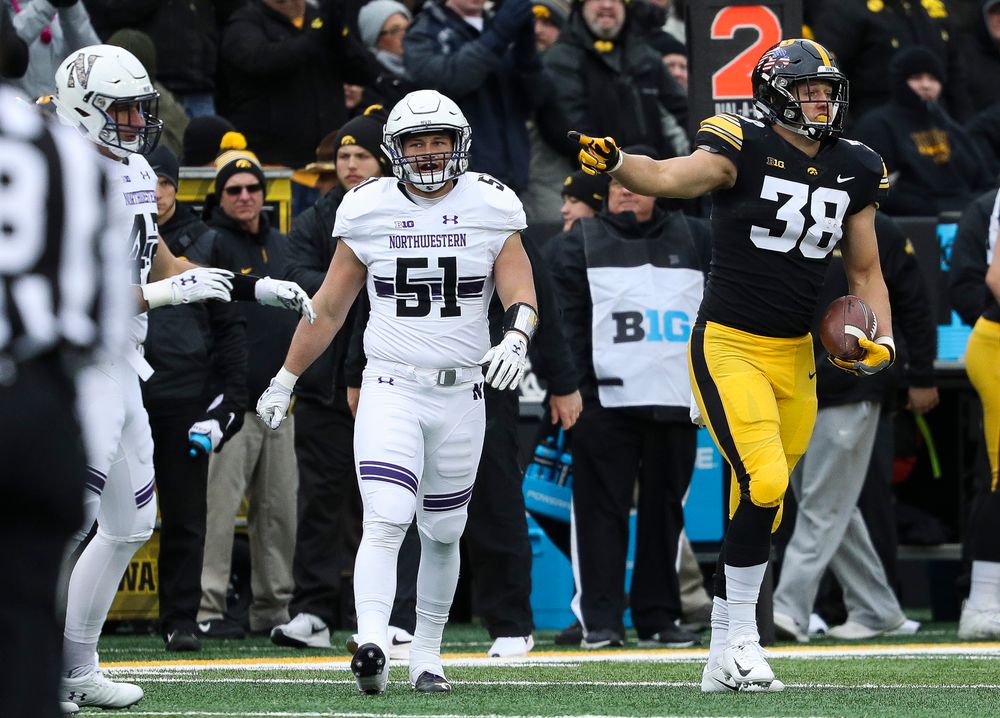 Iowa Hawkeyes tight end T.J. Hockenson (38) signals for a first down after making a reception during a game against Northwestern at Kinnick Stadium on November 10, 2018. (Tork Mason/hawkeyesports.com)