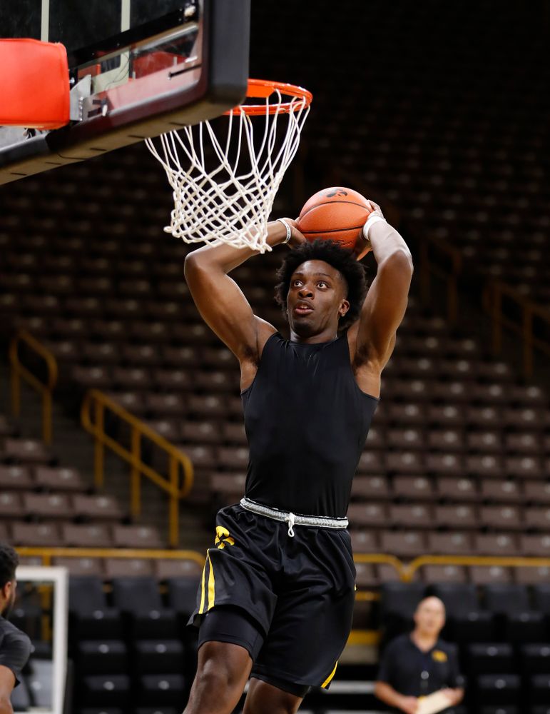 Iowa Hawkeyes forward Tyler Cook (25) goes to the hoop during the first practice of the season Monday, October 1, 2018 at Carver-Hawkeye Arena. (Brian Ray/hawkeyesports.com)