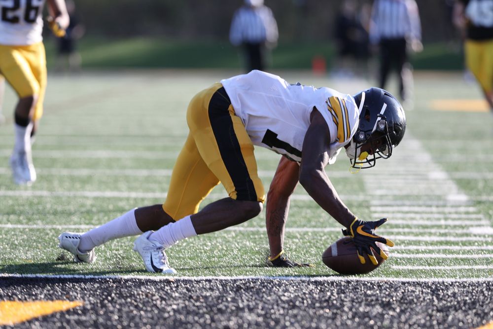 Iowa Hawkeyes defensive back Terry Roberts (16) downs a punt at the one-yardline during the teamÕs final spring practice Friday, April 26, 2019 at the Kenyon Football Practice Facility. (Brian Ray/hawkeyesports.com)