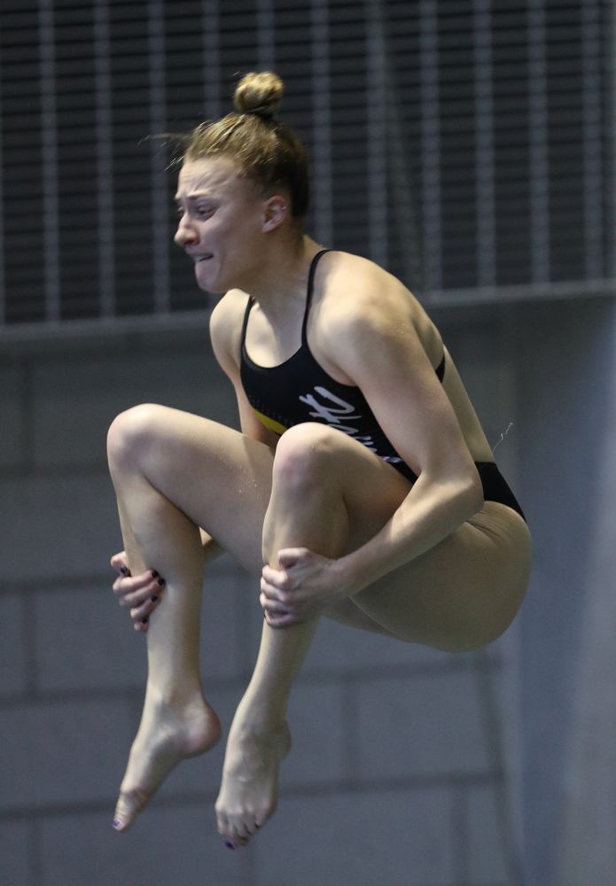 Iowa's Sam Tamborski competes on the 3 meter springboard during a double dual against Wisconsin and Northwestern Saturday, January 19, 2019 at the Campus Recreation and Wellness Center. (Brian Ray/hawkeyesports.com)