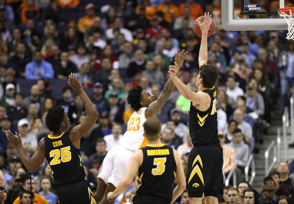 Iowa Hawkeyes forward Luka Garza (55) against the Tennessee Volunteers in the second round of the 2019 NCAA Men's Basketball Tournament Sunday, March 24, 2019 at Nationwide Arena in Columbus, Ohio. (Brian Ray/hawkeyesports.com)