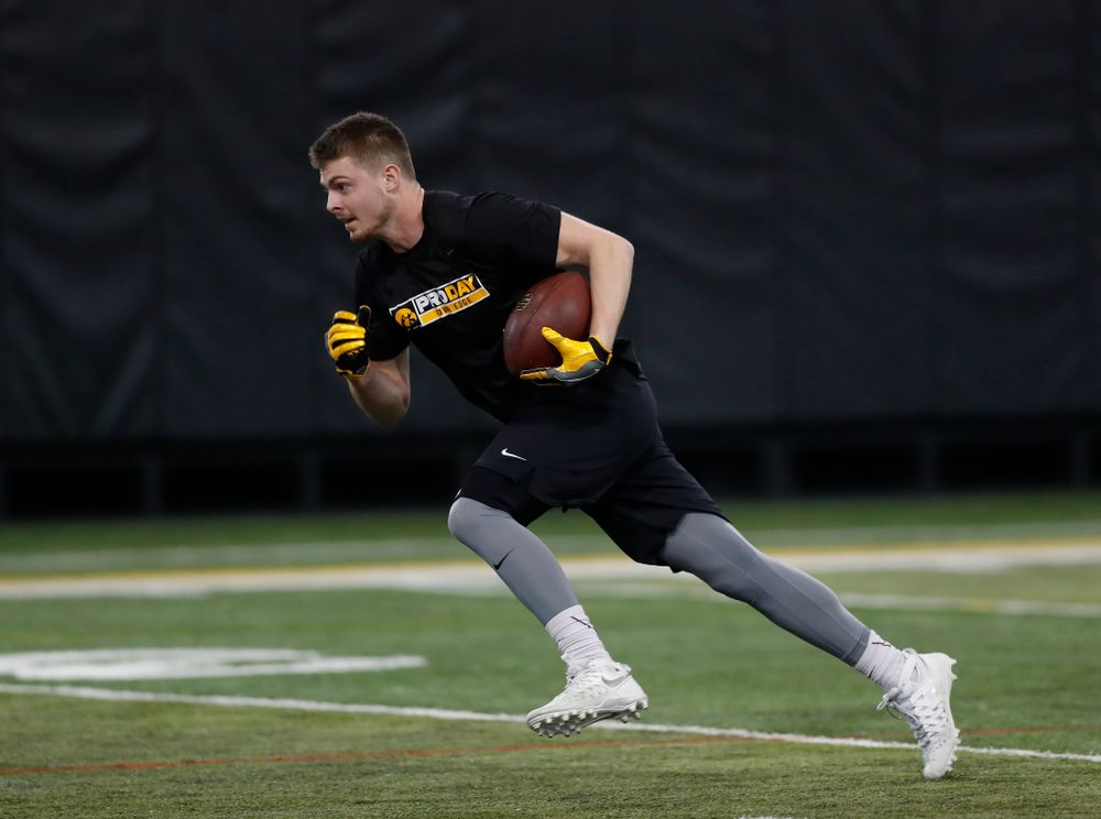 Iowa Hawkeyes wide receiver Matt VandeBerg (89) during the team's annual pro day Monday, March 26, 2018 at the Hansen Football Performance Center. (Brian Ray/hawkeyesports.com)