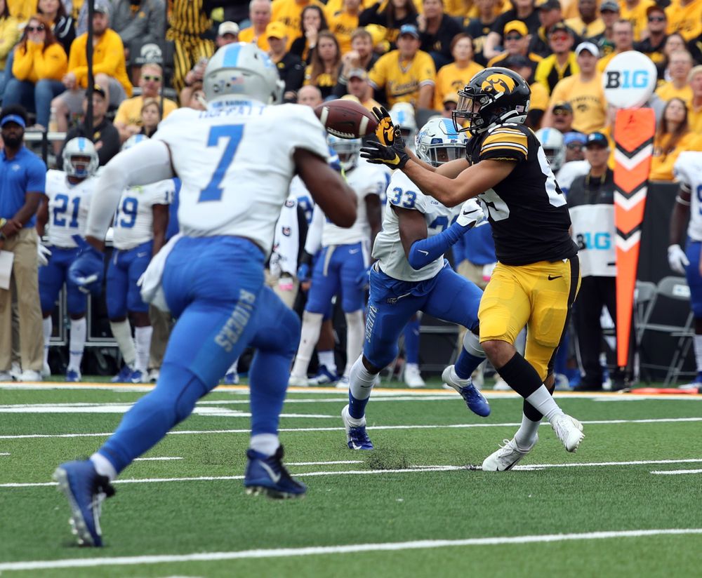 Iowa Hawkeyes wide receiver Nico Ragaini (89) against Middle Tennessee State Saturday, September 28, 2019 at Kinnick Stadium. (Brian Ray/hawkeyesports.com)