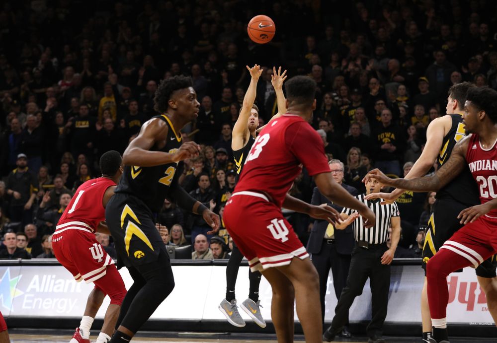 Iowa Hawkeyes guard Jordan Bohannon (3) knocks down a three point basket in overtime against the Indiana Hoosiers Friday, February 22, 2019 at Carver-Hawkeye Arena. (Brian Ray/hawkeyesports.com)