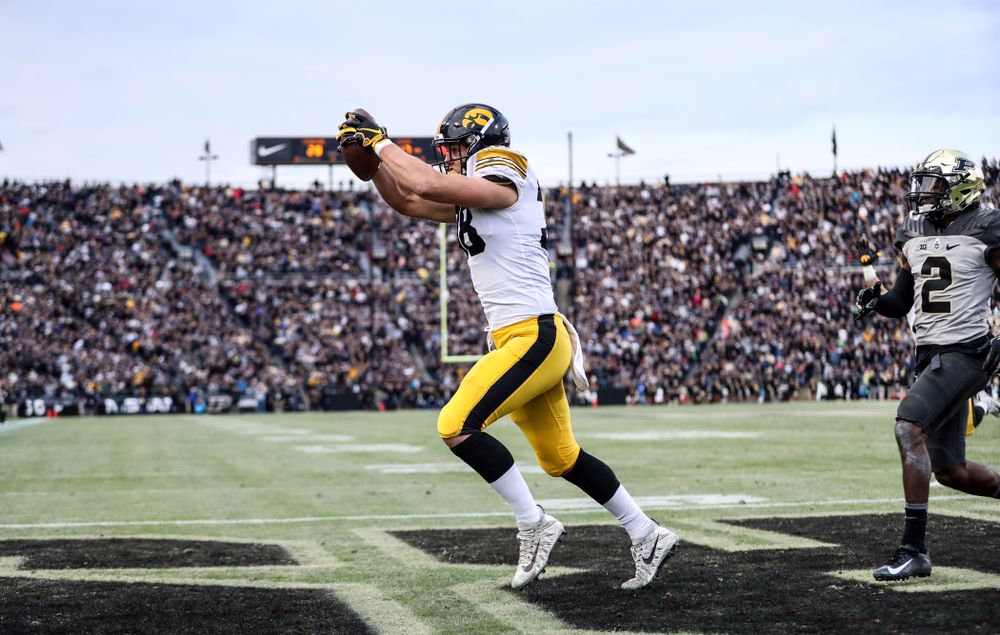 Iowa Hawkeyes tight end T.J. Hockenson (38) scores a touchdown against the Purdue Boilermakers Saturday, November 3, 2018 Ross Ade Stadium in West Lafayette, Ind. (Max Allen/hawkeyesports.com)