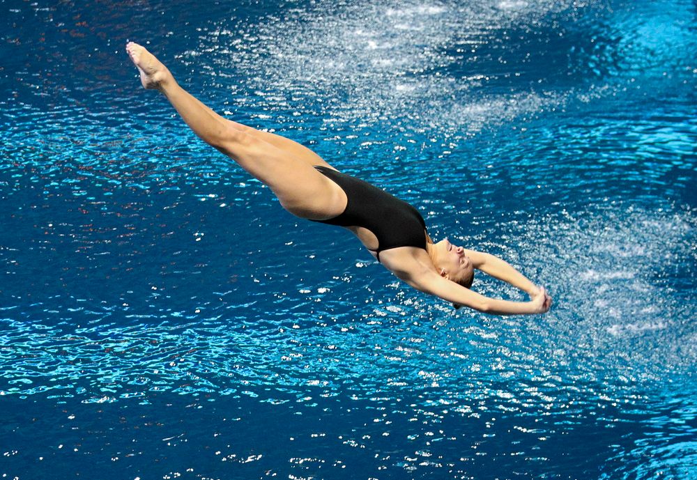 Iowa’s Samantha Tamborski competes in the women’s 1-meter diving event during their meet against Michigan State and Northern Iowa at the Campus Recreation and Wellness Center in Iowa City on Friday, Oct 4, 2019. (Stephen Mally/hawkeyesports.com)