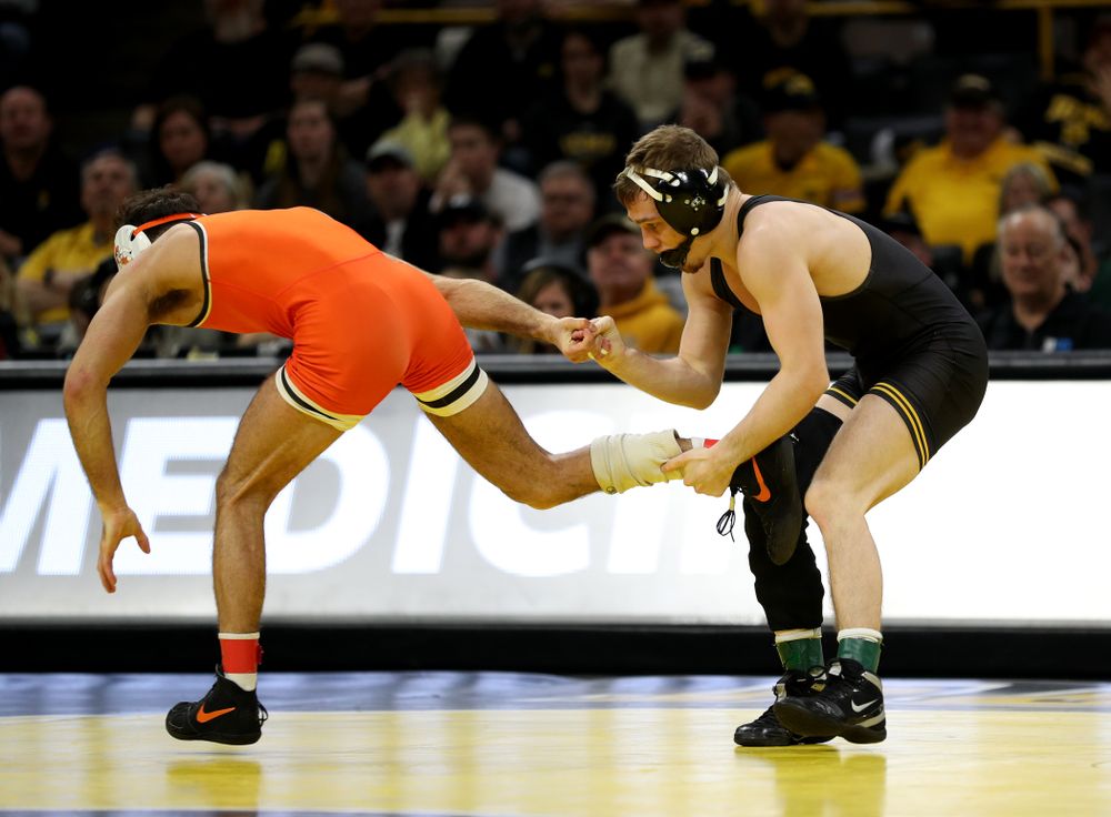 Iowa’s Spencer Lee Wrestles Oklahoma State’s Nick Piccininni at 125 pounds Sunday, February 23, 2020 at Carver-Hawkeye Arena. Lee won the match 12-3. (Brian Ray/hawkeyesports.com)