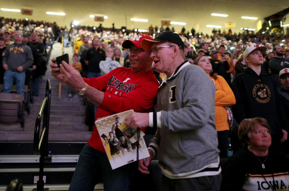 A Nebraska fan takes a selfie with legendary former Hawkeyes Head Coach Dan Gable before their meet Saturday, January 18, 2020 at Carver-Hawkeye Arena. (Brian Ray/hawkeyesports.com)