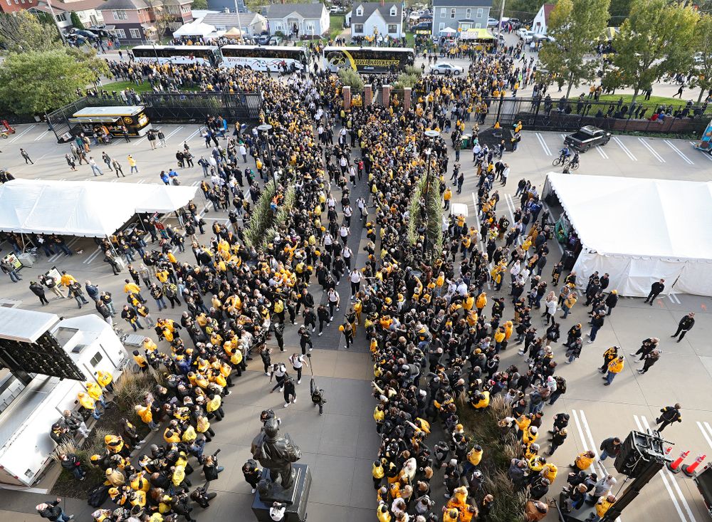 The Iowa Hawkeyes arrive before their game at Kinnick Stadium in Iowa City on Saturday, Oct 12, 2019. (Stephen Mally/hawkeyesports.com)