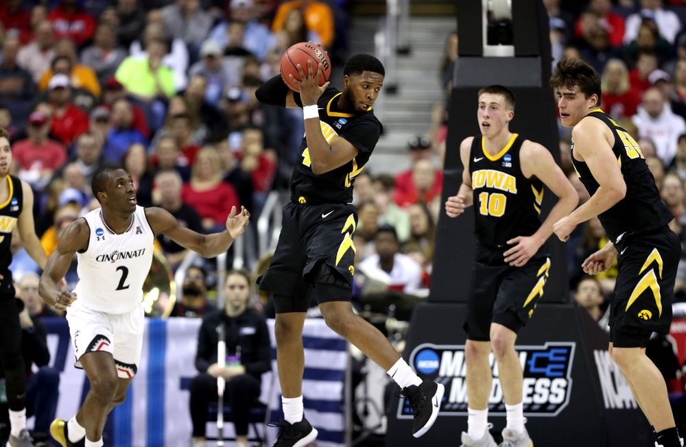 Iowa Hawkeyes guard Isaiah Moss (4) against the Cincinnati Bearcats in the first round of the 2019 NCAA Men's Basketball Tournament Friday, March 22, 2019 at Nationwide Arena in Columbus, Ohio. (Brian Ray/hawkeyesports.com)