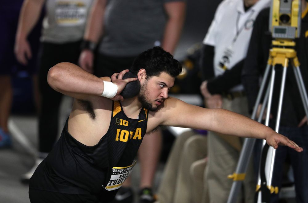 Iowa's Reno Tuufuli competes in the Shot Put during the Black and Gold Premier meet Saturday, January 26, 2019 at the Recreation Building. (Brian Ray/hawkeyesports.com)