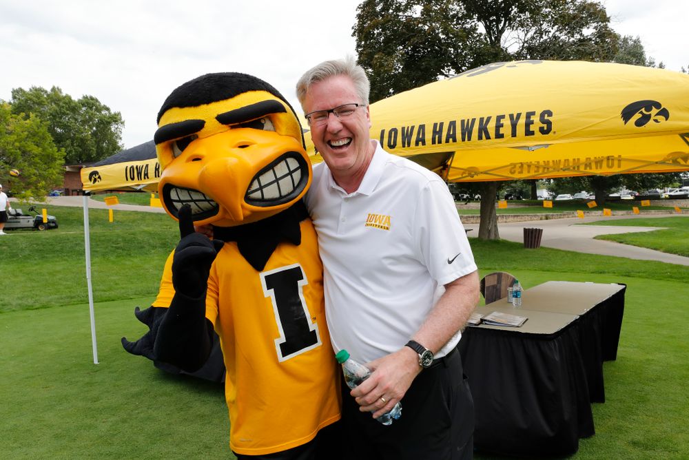 Fran McCaffery and Herky at the 2018 Chris Street Memorial Golf Outing Monday, August 27, 2018 at Finkbine Golf Course. (Brian Ray/hawkeyesports.com)