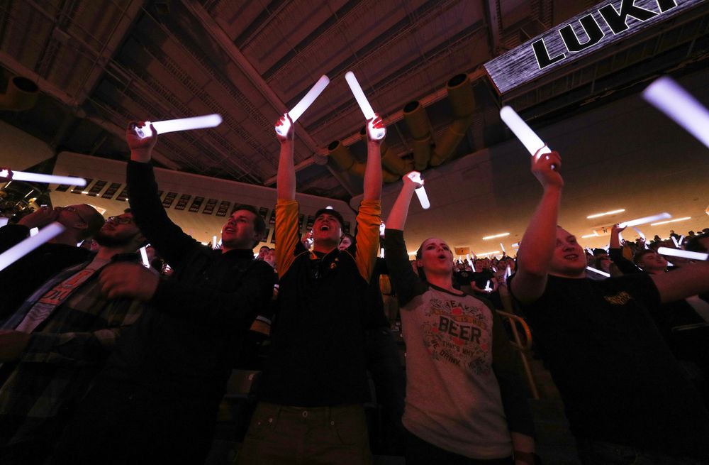 Fans cheer for the Iowa Hawkeyes before their game against the Michigan State Spartans Thursday, January 24, 2019 at Carver-Hawkeye Arena. (Brian Ray/hawkeyesports.com)