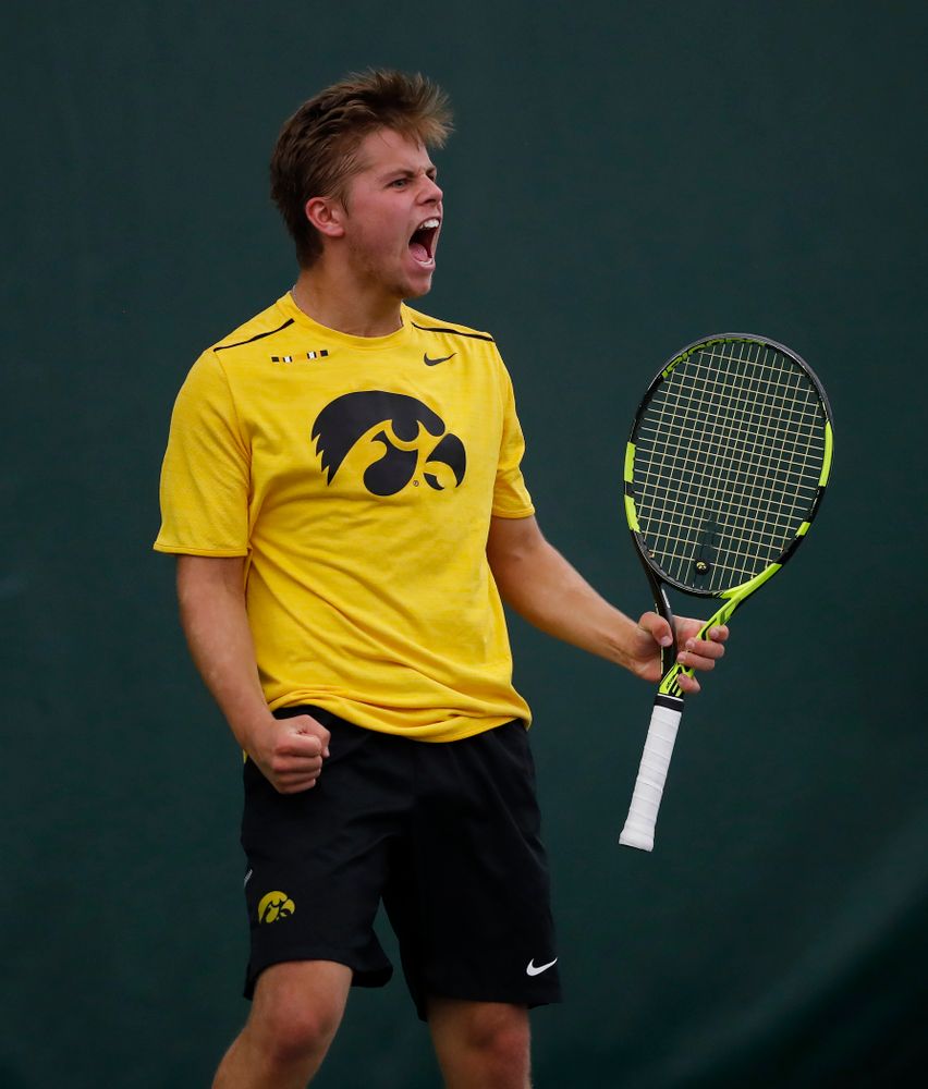 Will Davies against the Illinois Fighting Illini Saturday, March 31, 2018 at Hawkeye Tennis and Recreation Center. (Brian Ray/hawkeyesports.com)