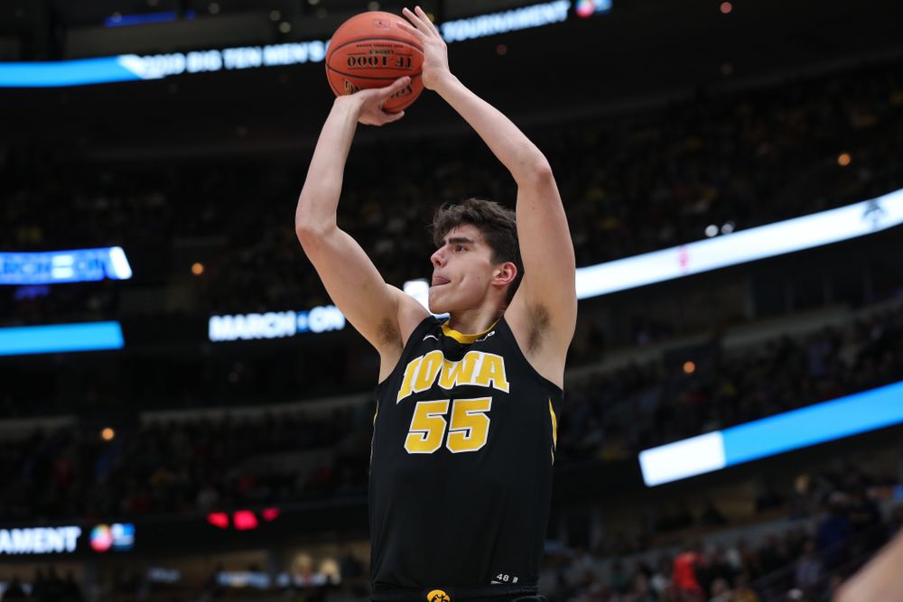 Iowa Hawkeyes forward Luka Garza (55) against the Michigan Wolverines in the 2019 Big Ten Men's Basketball Tournament Friday, March 15, 2019 at the United Center in Chicago. (Brian Ray/hawkeyesports.com)