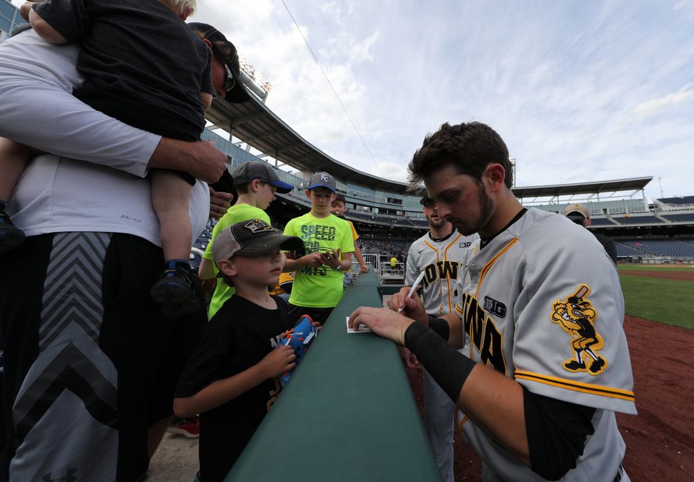 Iowa Hawkeyes infielder Mitchell Boe (4) signs autographs against the Indiana Hoosiers in the first round of the Big Ten Baseball Tournament Wednesday, May 22, 2019 at TD Ameritrade Park in Omaha, Neb. (Brian Ray/hawkeyesports.com)