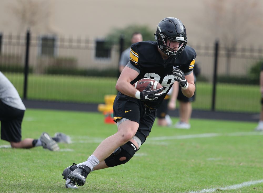 Iowa Hawkeyes tight end Nate Wieting (39) during practice for the 2019 Outback Bowl Friday, December 28, 2018 at the University of Tampa. (Brian Ray/hawkeyesports.com)