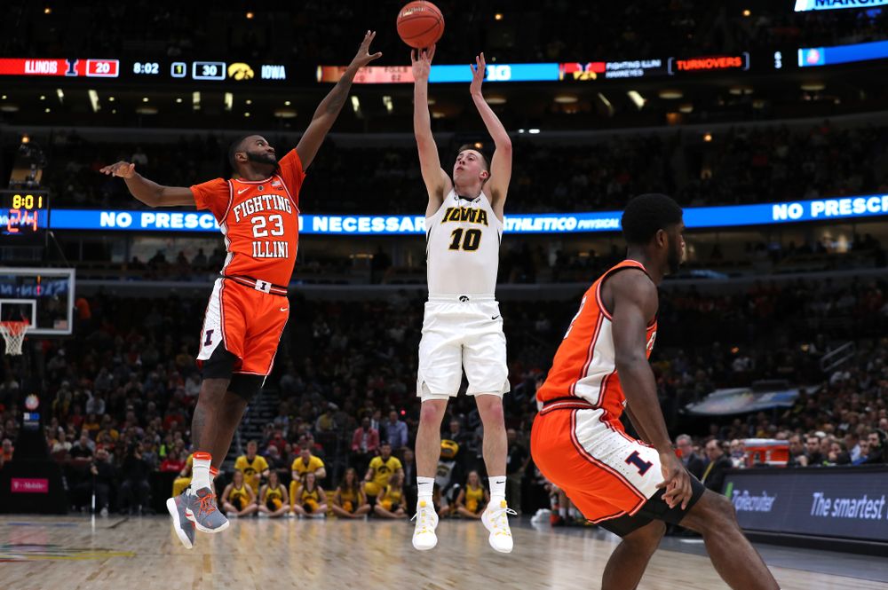 Iowa Hawkeyes guard Joe Wieskamp (10) against the Illinois Fighting Illini in the 2019 Big Ten Men's Basketball Tournament Thursday, March 14, 2019 at the United Center in Chicago. (Brian Ray/hawkeyesports.com)
