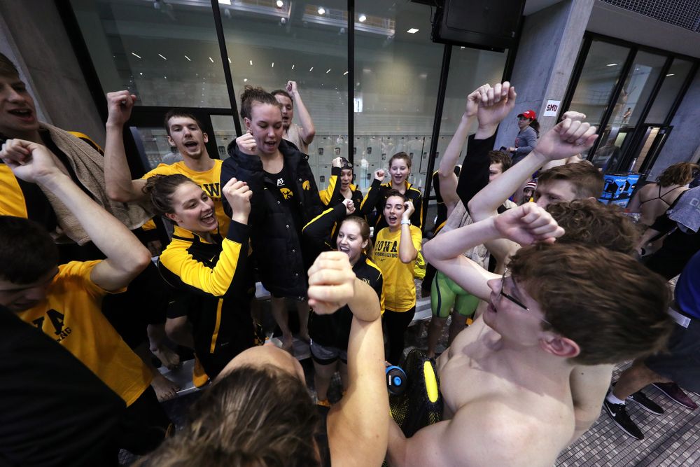The Iowa Hawkeyes get pumped up Thursday, November 15, 2018 during the 2018 Hawkeye Invitational at the Campus Recreation and Wellness Center. (Brian Ray/hawkeyesports.com)