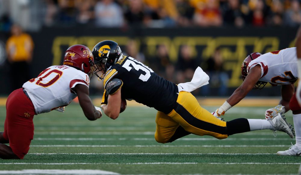 Iowa Hawkeyes tight end T.J. Hockenson (38) picks up a first down against the Iowa State Cyclones Saturday, September 8, 2018 at Kinnick Stadium. (Brian Ray/hawkeyesports.com)