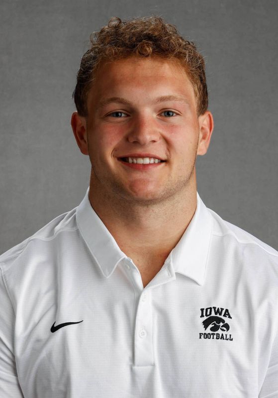 Aaron Graves - Football - University of Iowa Athletics