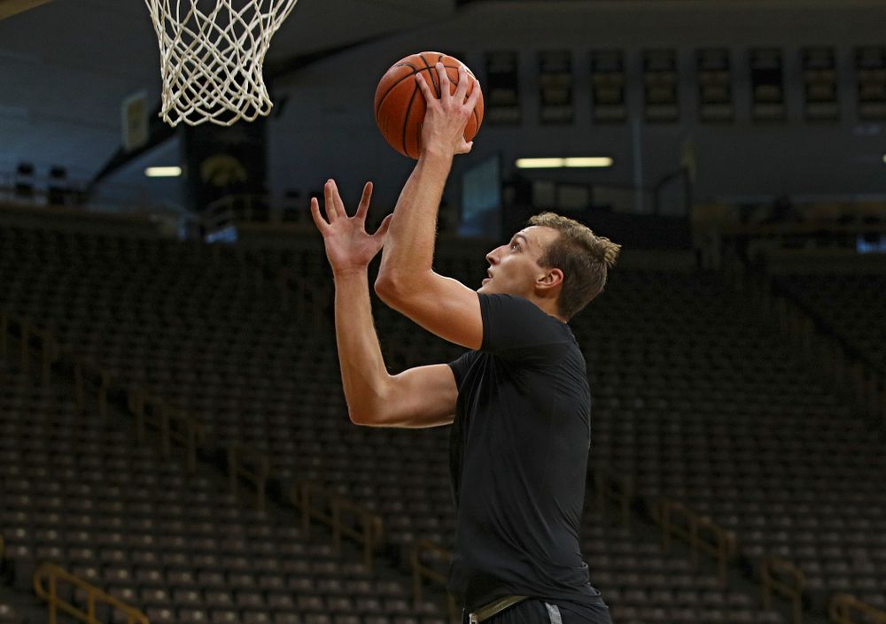 Iowa Hawkeyes forward Jack Nunge (2) puts up a shot during practice at Carver-Hawkeye Arena in Iowa City on Monday, Sep 30, 2019. (Stephen Mally/hawkeyesports.com)