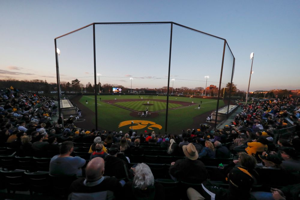 The Iowa Hawkeyes against the Michigan Wolverines Friday, April 27, 2018 at Duane Banks Field in Iowa City. (Brian Ray/hawkeyesports.com)